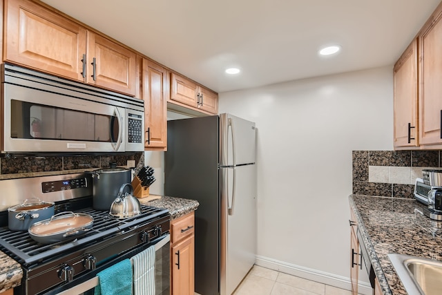 スタイリッシュ - マルチレベル - パティオ - ゲームズ - ファスト WiFi - cm3