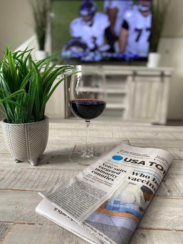 ウォーク トゥ オールド タウン ファッション スクエア フォー ヒーテッド プールズ