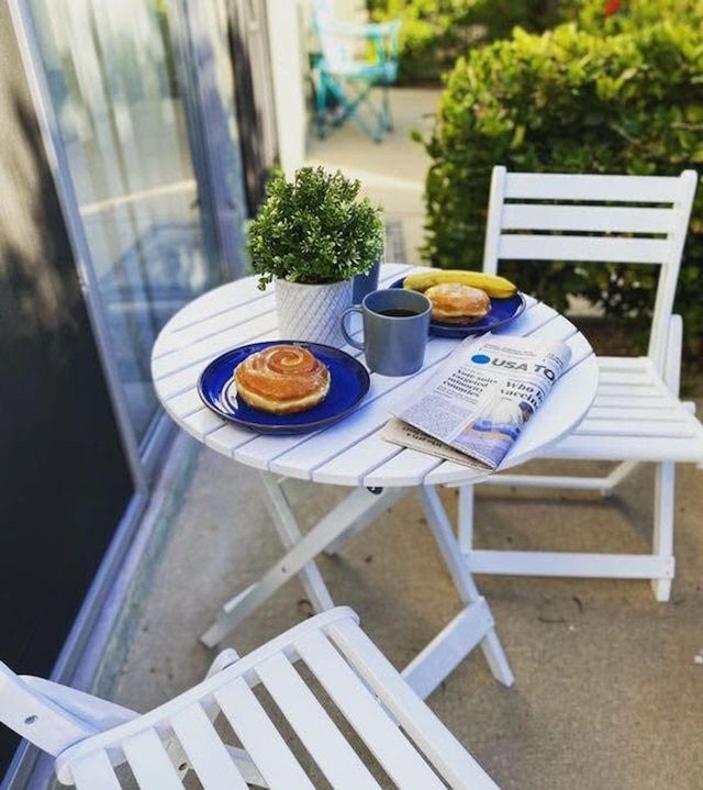 ウォーク トゥ オールド タウン ファッション スクエア フォー ヒーテッド プールズ