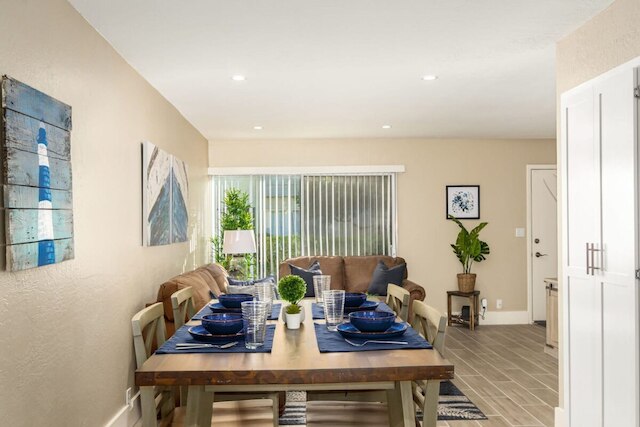 ウォーク トゥ オールド タウン ファッション スクエア フォー ヒーテッド プールズ