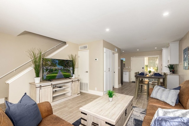 ウォーク トゥ オールド タウン ファッション スクエア フォー ヒーテッド プールズ