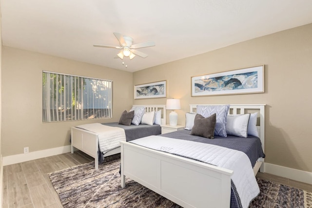 ウォーク トゥ オールド タウン ファッション スクエア フォー ヒーテッド プールズ