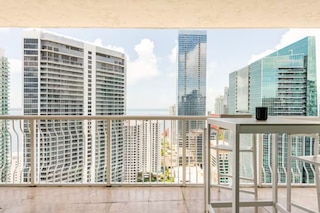 ブリッケル シティ ベイ ビュー フリー パーキング