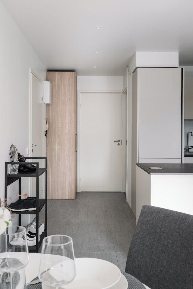 モダン 1ベッドルーム アパートメント ウィズ バルコニー