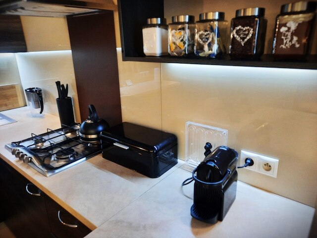 ラグジュアリー セナート アパートメント