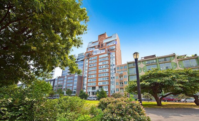 ベイヤードテラス バイ ローブ コンド ウィズ アウトドア スペース