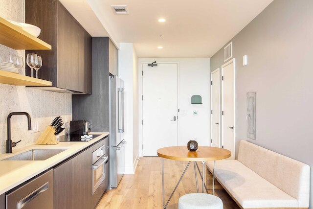 ニュー オースティン ハイ ライズ ニア DT ラグジュアリー アメニティーズ、ルーフトップ プール、ジム + ヨガ スタジオ