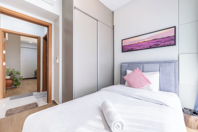 ロイヤル プラチナム コンド バイ ソーベン ホームズ