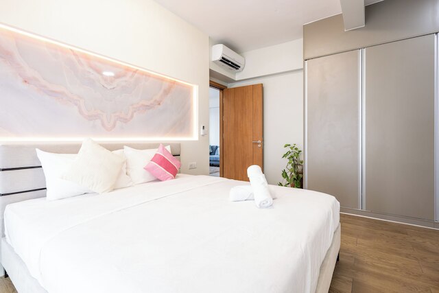 ロイヤル プラチナム コンド バイ ソーベン ホームズ