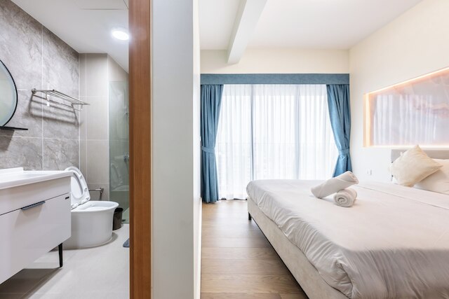 ロイヤル プラチナム コンド バイ ソーベン ホームズ