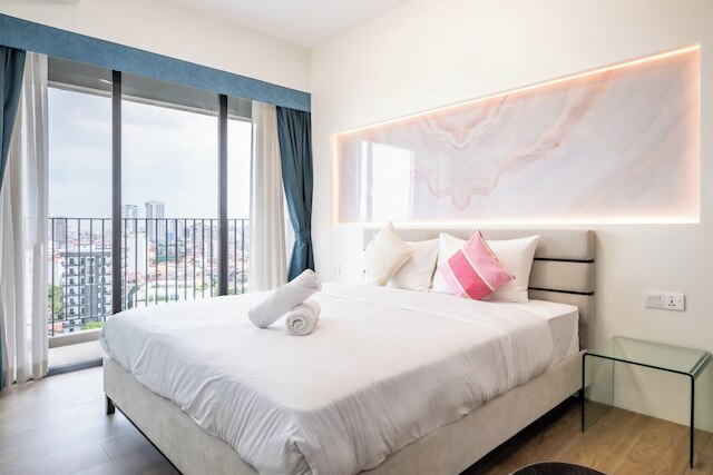 ロイヤル プラチナム コンド バイ ソーベン ホームズ