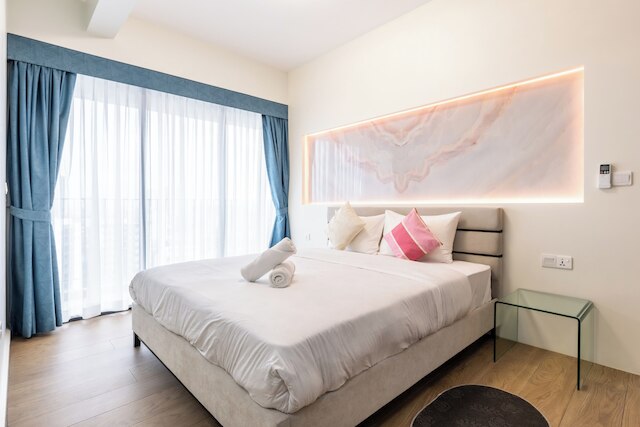 ロイヤル プラチナム コンド バイ ソーベン ホームズ