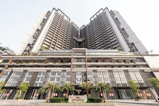 ロイヤル プラチナム コンド バイ ソーベン ホームズ