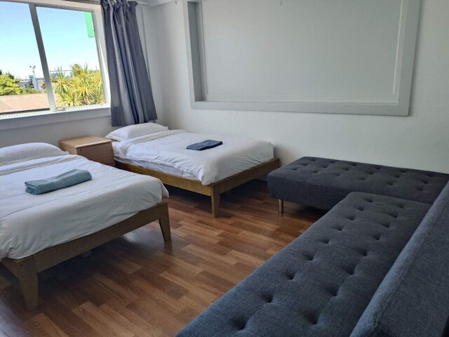 1 ダブル 2 シングル 2 ソファ ベッド スイート 4