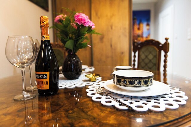 ラグジュアリー ロイヤル アパートメント