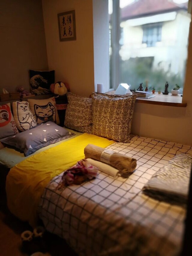 Shanghai Hills & Gefii Sixteen Cats close to Jing'an Temple