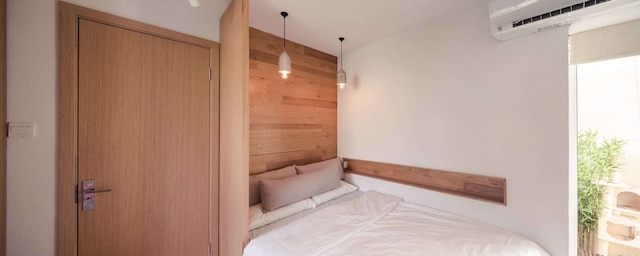 Shanghai Hills & Gefii Sixteen Cats close to Jing'an Temple