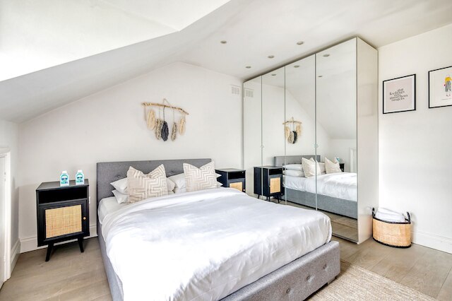 ザ ラグジュアリー ツリーハウス - ワン ベッド リトル ヴェニス - バイ アウト オブ オフィス ライフスタイル