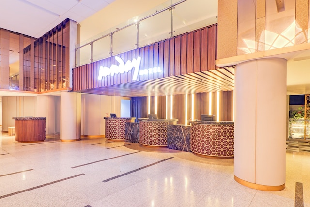 サンデー ホテル サンセット ロード ニア トランス スタジオ モール