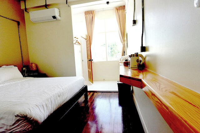 トゥ ザ ムーン ゲストハウス