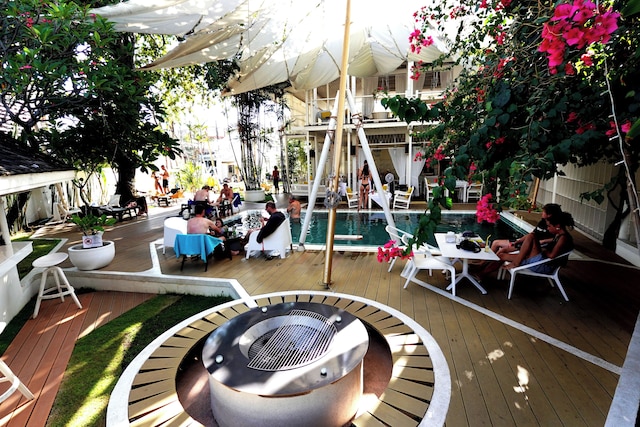 トゥ ザ ムーン ゲストハウス