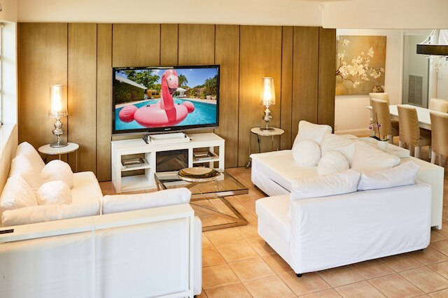 マイアミ プール オアシス イン エル ポータル