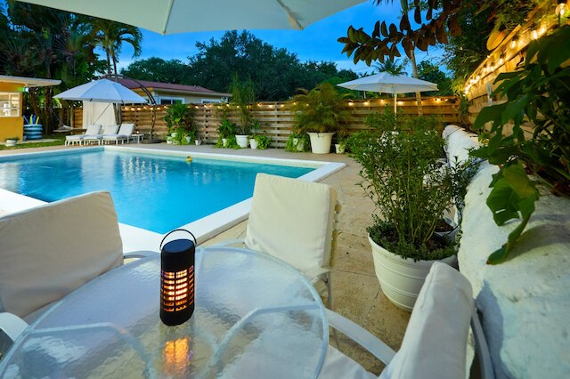 マイアミ プール オアシス イン エル ポータル