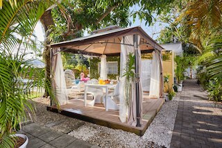 マイアミ プール オアシス イン エル ポータル