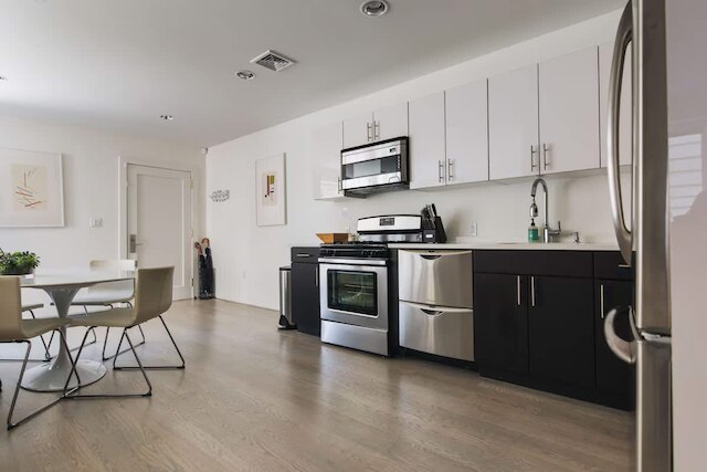 クリントン グローブ バイ ローブ トラベル 2 ベッドルーム モダン アパートメント