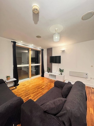 2 ベッドルームズ - スリープス 4 - パーキング - ペトック