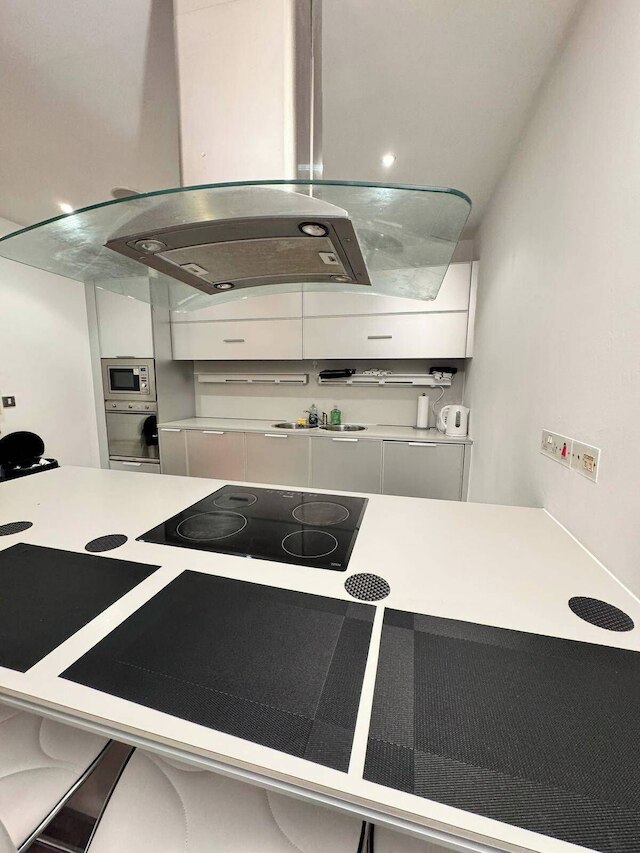 2 ベッドルームズ - スリープス 4 - パーキング - ペトック