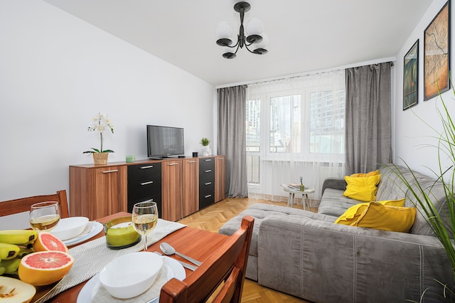 ルミナ 2 ルーム アパート ニア ズウォテ タラシー