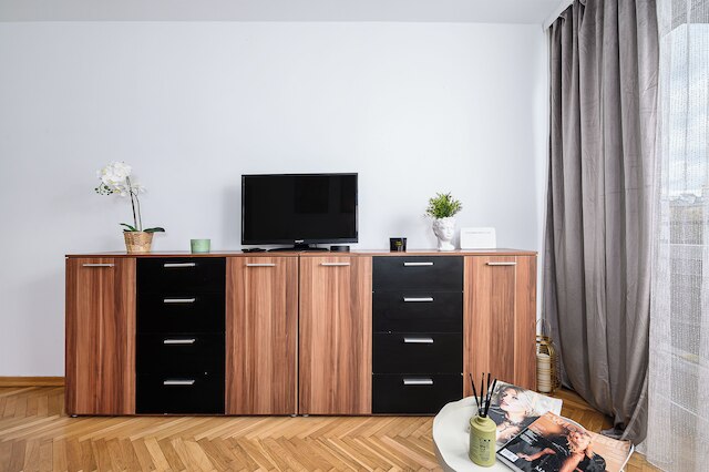 ルミナ 2 ルーム アパート ニア ズウォテ タラシー