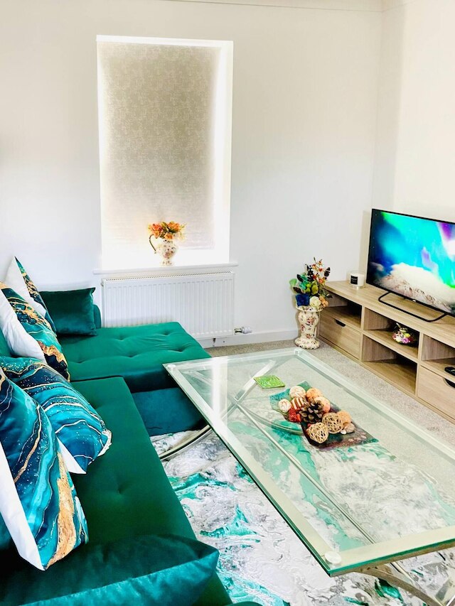 スタイリッシュ 3 ベッドルーム ハウス ウィズ フリー パーキング ニア フルム