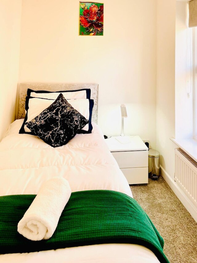 スタイリッシュ 3 ベッドルーム ハウス ウィズ フリー パーキング ニア フルム