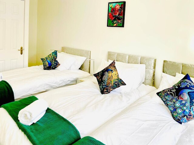 スタイリッシュ 3 ベッドルーム ハウス ウィズ フリー パーキング ニア フルム