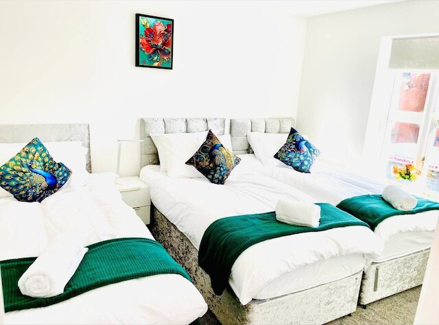 スタイリッシュ 3 ベッドルーム ハウス ウィズ フリー パーキング ニア フルム