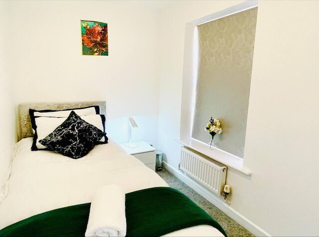 スタイリッシュ 3 ベッドルーム ハウス ウィズ フリー パーキング ニア フルム