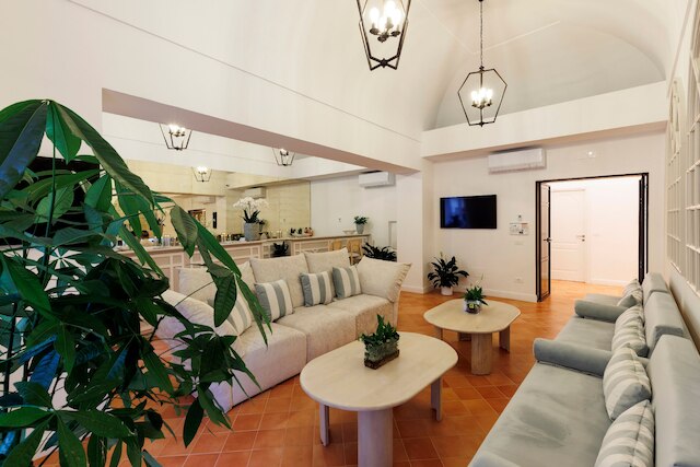 ダマルフィ ホスピタリティ