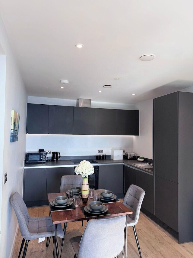 シティ センター - 2ベッド ハイ ライズ アパートメント - スリープス 4