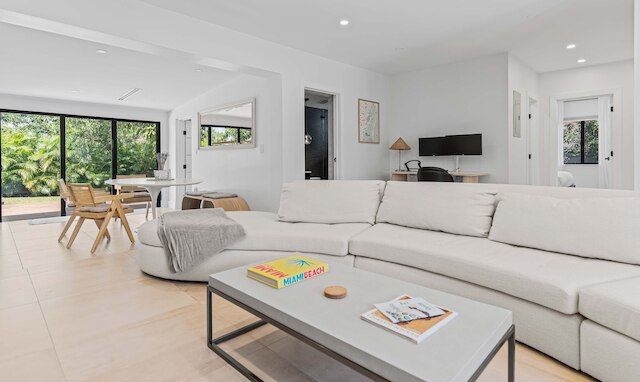 カサ シエスタ モダン バイ デザイン ディストリクト ホットタブ