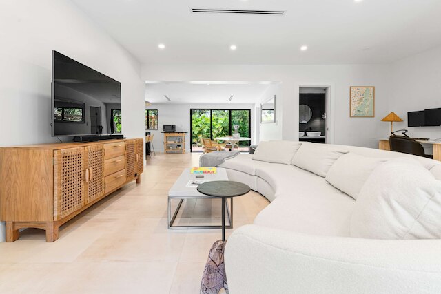 カサ シエスタ モダン バイ デザイン ディストリクト ホットタブ