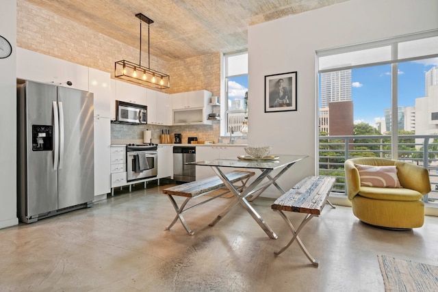 スタイリッシュ シティ ロフト ダウンタウン ステップス トゥ ベイフロント パーク