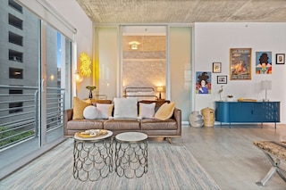 スタイリッシュ シティ ロフト ダウンタウン ステップス トゥ ベイフロント パーク