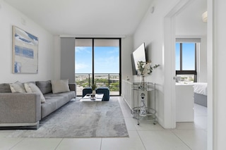 ラ セントラル チャーミング シティプレイス プライム セントラル ドラル