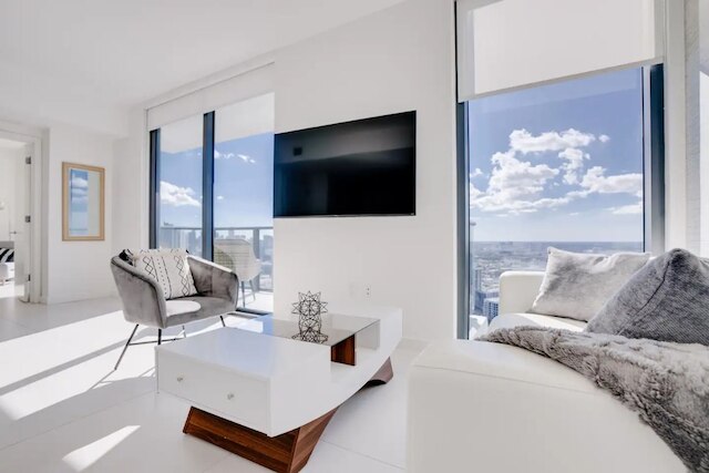 マイアミ パライソ モダン ルーフトップ プール ウォーク トゥ ミッドタウン