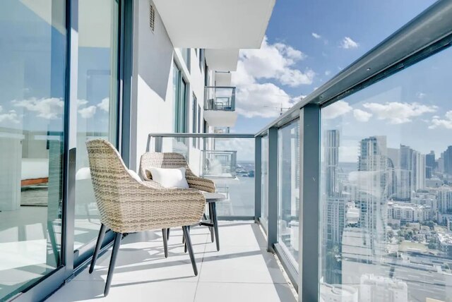 マイアミ パライソ モダン ルーフトップ プール ウォーク トゥ ミッドタウン