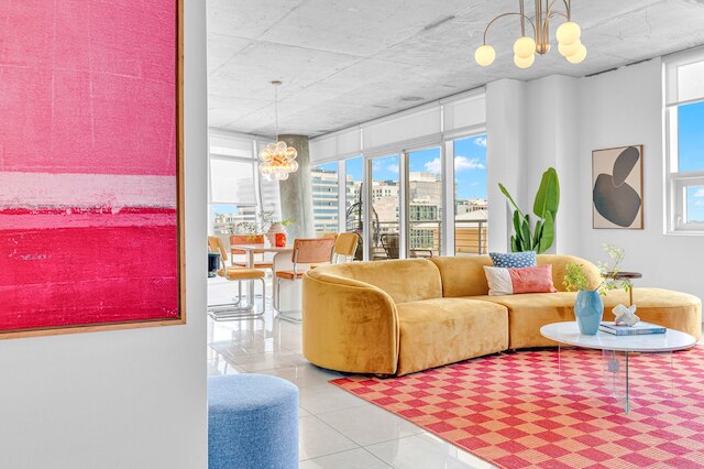 マイアミ バイス シック プール アンド ステップス トゥ ミッドタウン ショップス