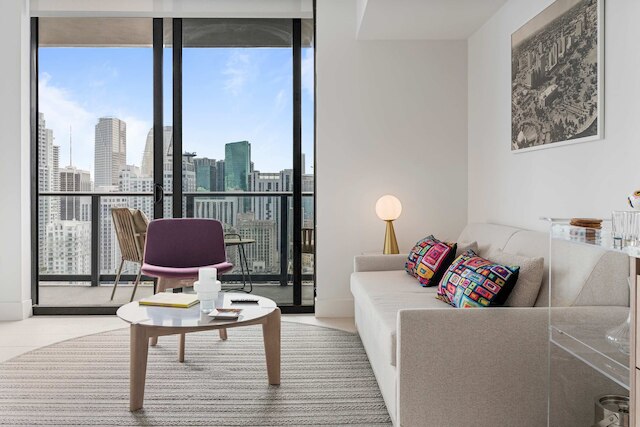 ラムランナー ダウンタウン プール ジム フル サービス タワー