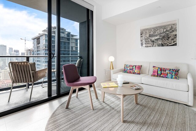 ラムランナー ダウンタウン プール ジム フル サービス タワー